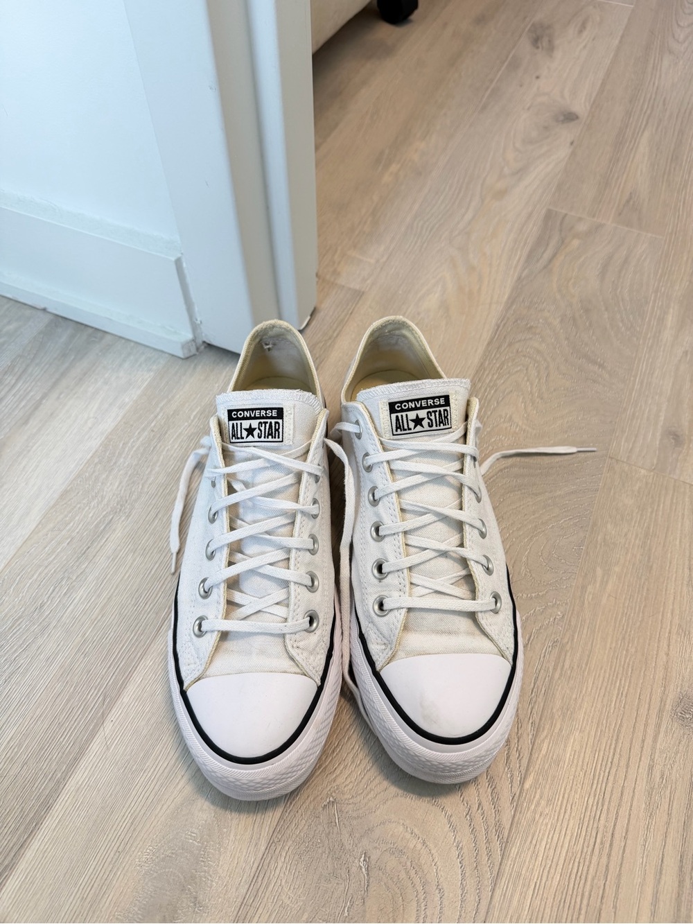 Converse Chuck Taylor All Star Lift Platform Low White Sneakers Size 9